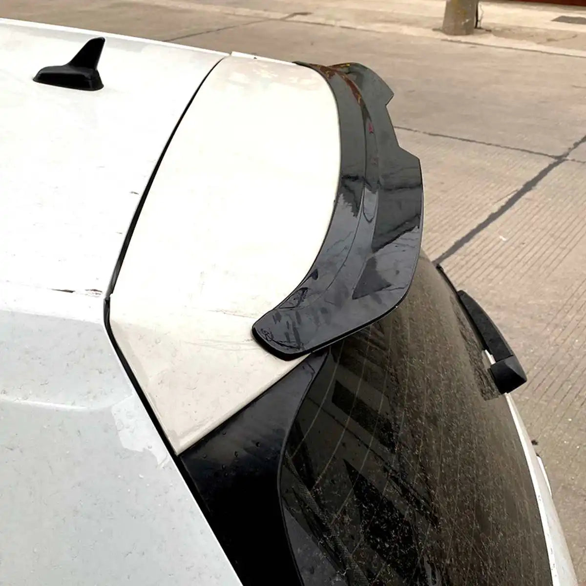 Alerón de Techo Trasero Estilo GTI/R – Para Volkswagen Golf 7 / 7.5 (2014-2019)