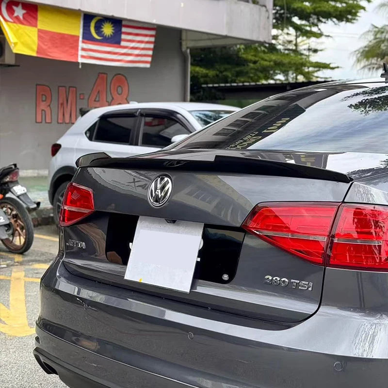 Alerón Trasero Estilo M4 – Volkswagen Jetta Mk6 Sportline / GLI / SE / TSI (2012-2018)