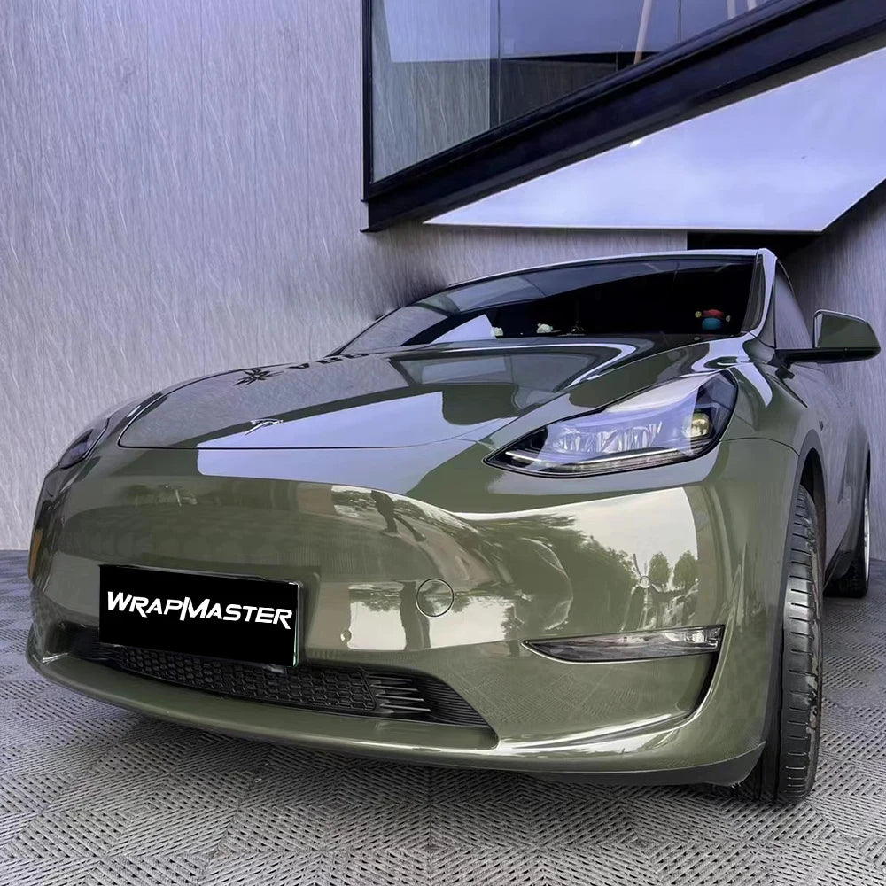 Vinilo Envolvente Negro Brillante con Verde Oliva – Rotulación Completa de Coche