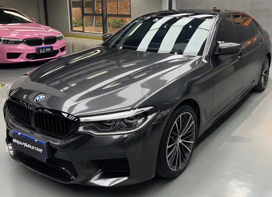 Vinilo Envolvente Gris Oscuro Metálico Brillante – Rotulación Completa de Coche