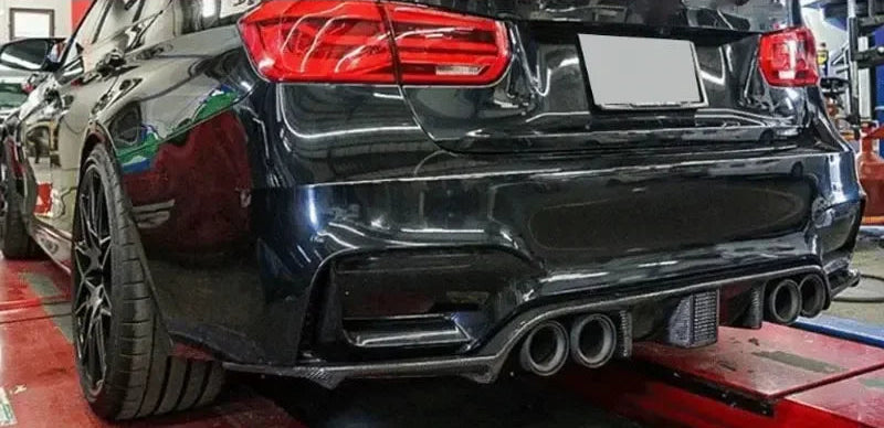 Difusor trasero efecto carbono con luz para BMW F80 M3 / F82 F83 M4 (2015–2020)