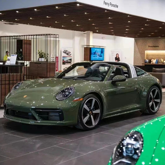 Vinilo Envolvente Negro Brillante con Verde Oliva – Rotulación Completa de Coche