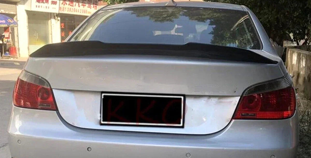 Alerón trasero estilo Duckbill PSM efecto carbono para BMW E60 528i / 535i (2004–2010)