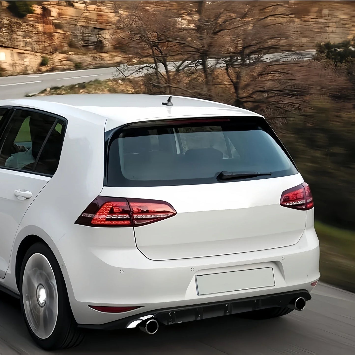 Difusor trasero estilo TCR negro brillante para Volkswagen Golf 7 GTI / GTD (2013–2016)