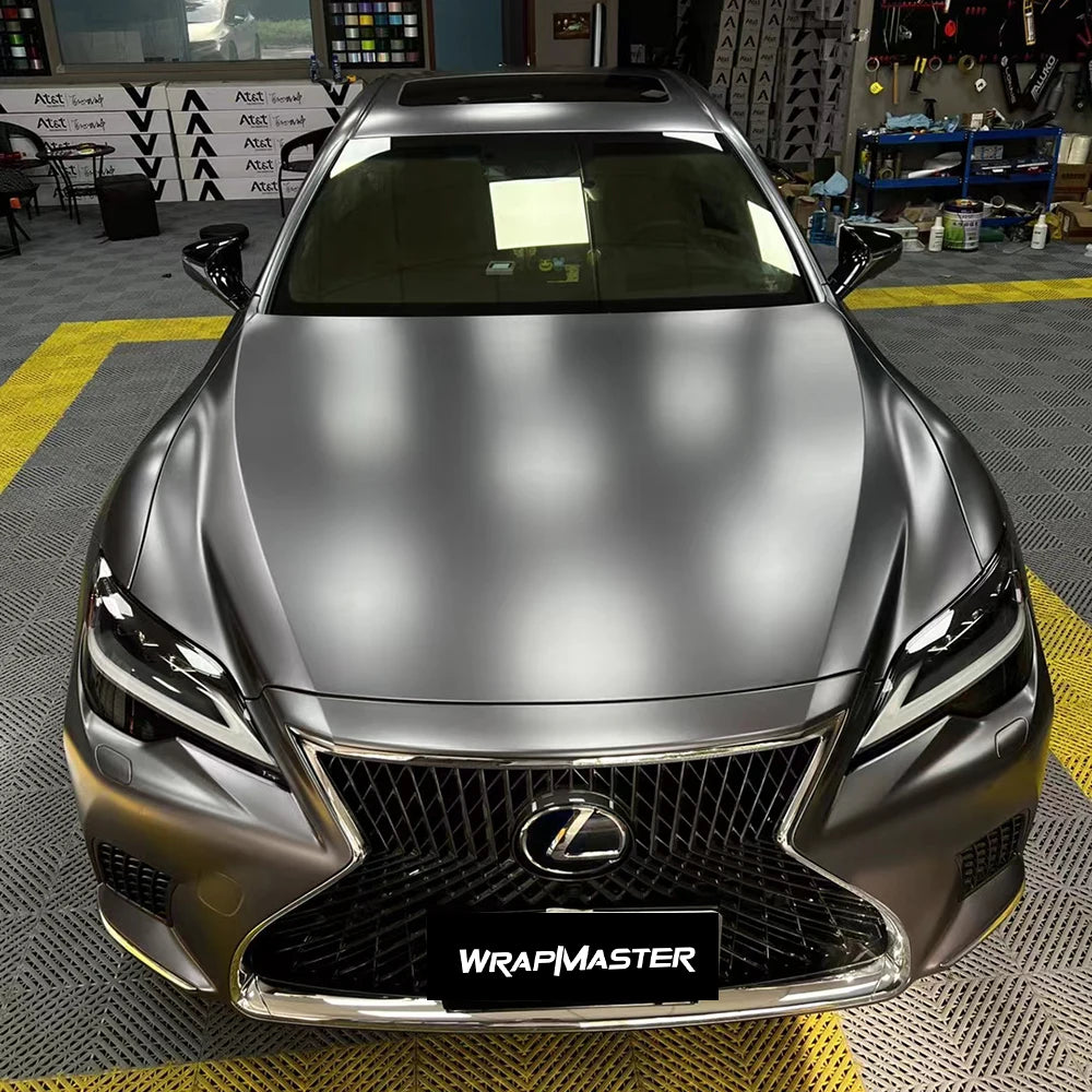 Vinilo Envolvente Gris Carbón Satinado Metálico – Rotulación Completa de Coche