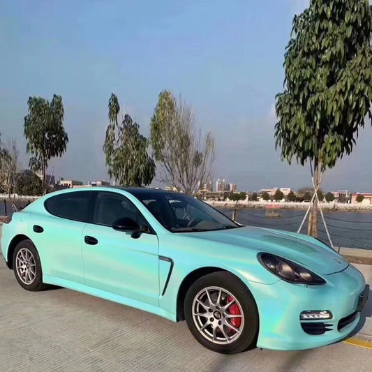 Vinilo Envolvente Holográfico Arcoíris Verde Láser – Rotulación Completa de Coche