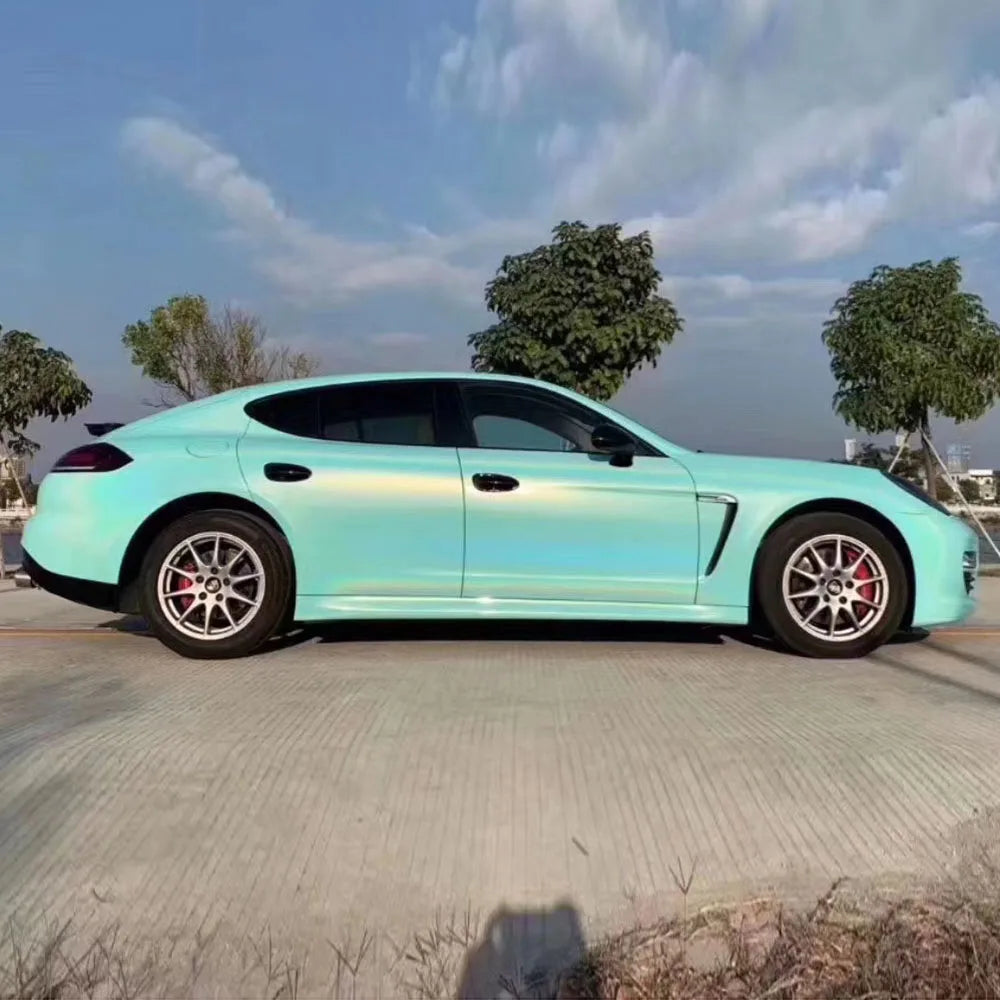 Vinilo Envolvente Holográfico Arcoíris Verde Láser – Rotulación Completa de Coche