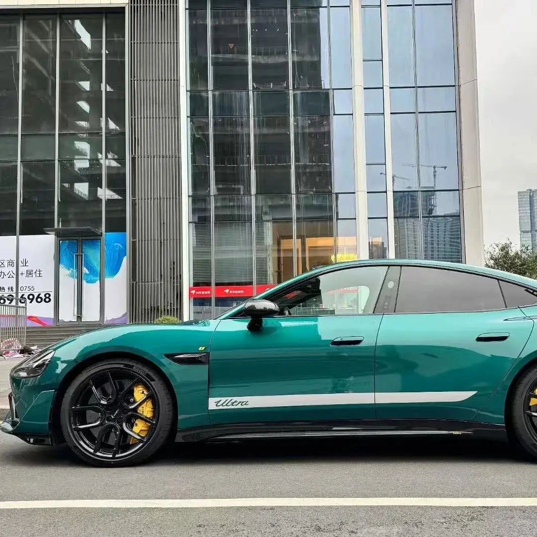 Vinilo Envolvente Verde Loro Metálico Brillante – Rotulación Completa de Coche