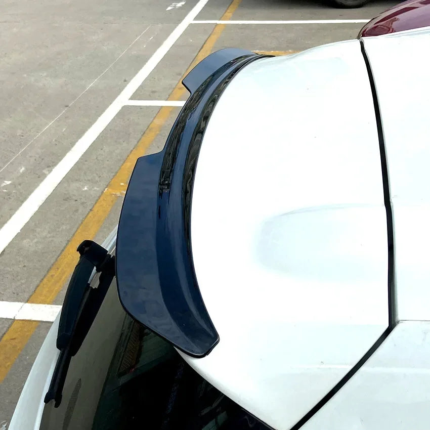 Alerón de techo estilo Maxton negro brillante para Volkswagen Scirocco R / GTS (2015–2019)