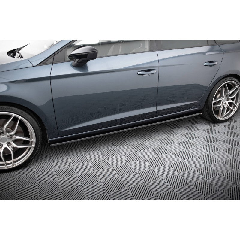 https://viperscar.com/66358-large_default/faldones-laterales-seat-leon-mk3-cupra-fr-facelift-2017-.jpg