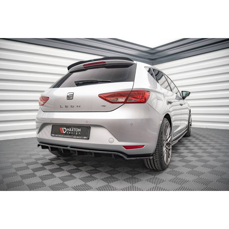 https://viperscar.com/48745-large_default/lip-trasero-con-barras-verticales-seat-leon-hatchback-mk3-.jpg