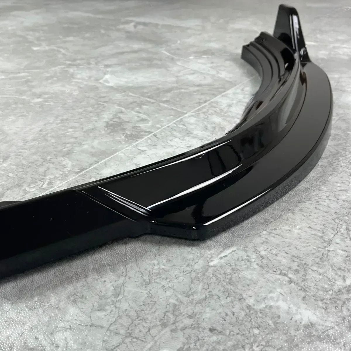 Lip Delantero 3 Piezas Volkswagen Polo MK5 MK6 (2010-2021) – Lip delantero en negro brillo con Protección UV