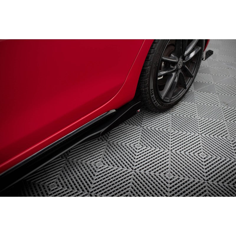 https://viperscar.com/65079-large_default/taloneras-con-flaps-street-pro-maxton-design-vw-golf-mk6-gti.jpg
