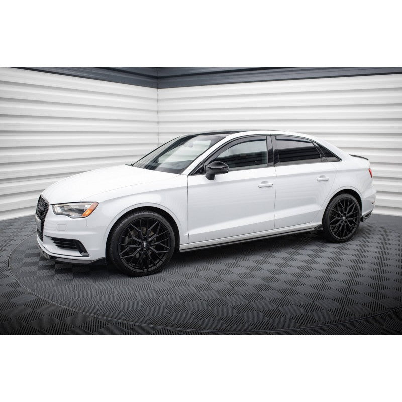 Taloneras Maxton Design para Audi A3 8V Sedán en Negro Brillante