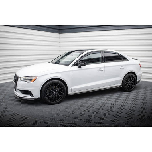 Taloneras Maxton Design para Audi A3 8V Sedán en Negro Brillante